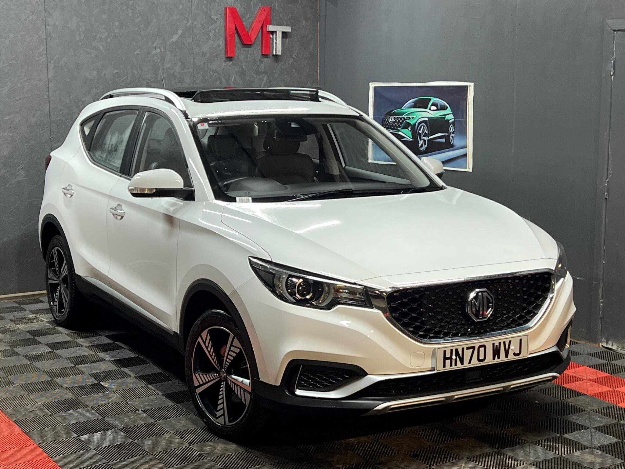 Used 2020 MG ZS 44.5kWh Exclusive Auto 5dr for sale in Halifax, West ...