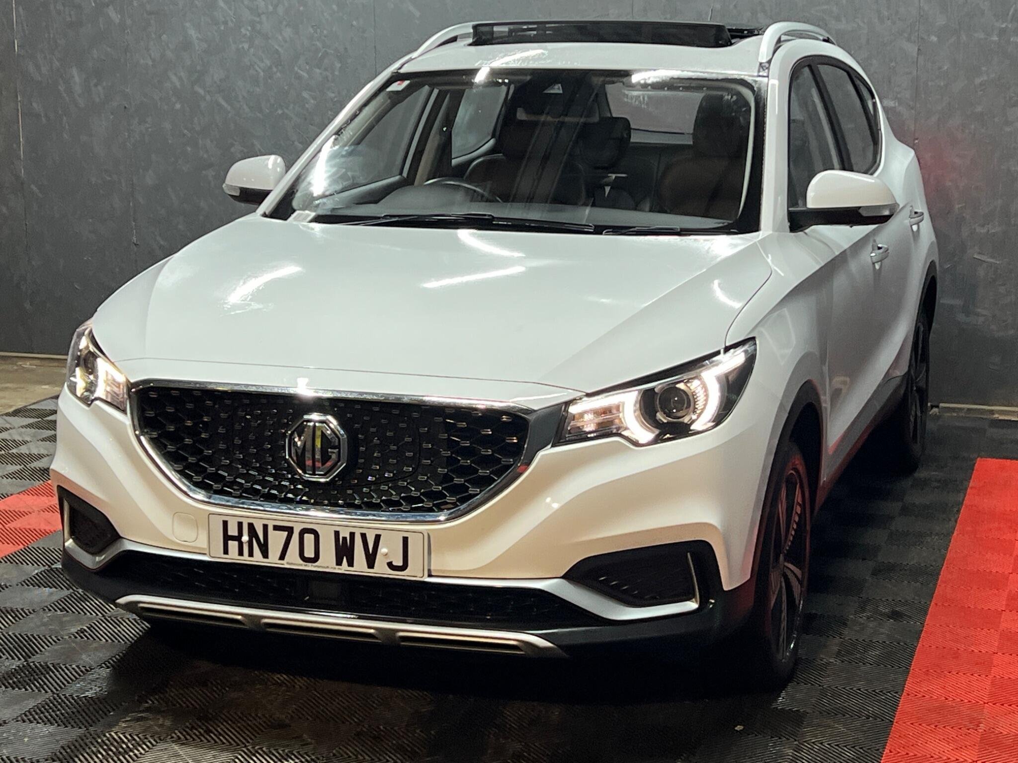 Used 2020 MG ZS 44.5kWh Exclusive Auto 5dr for sale in Halifax, West ...