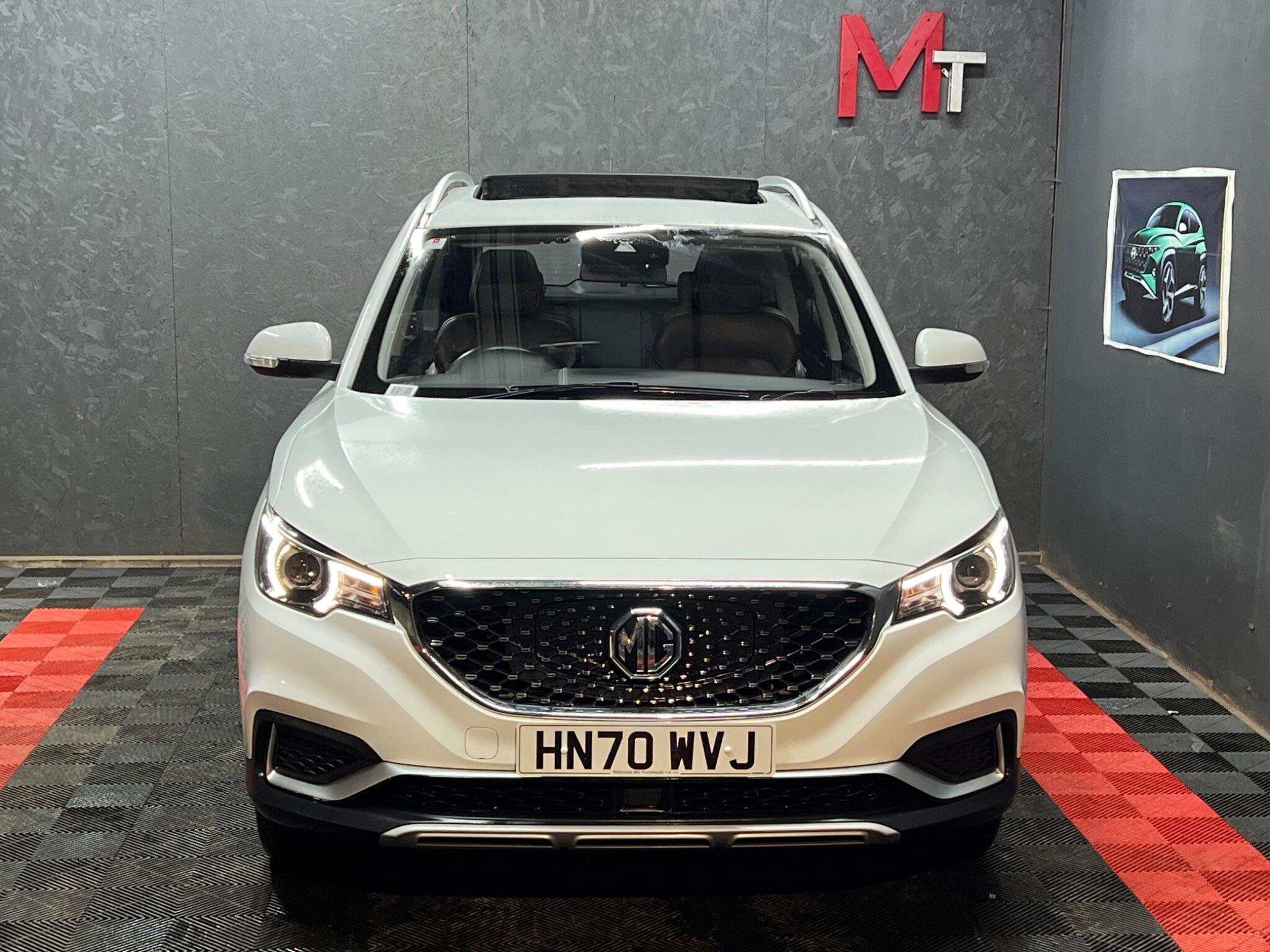 Used 2020 MG ZS 44.5kWh Exclusive Auto 5dr for sale in Halifax, West ...